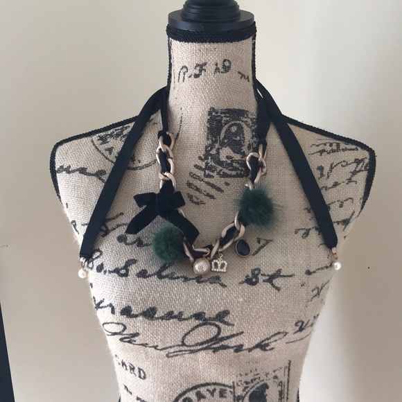 Fun statement necklace. - Picture 6 of 6